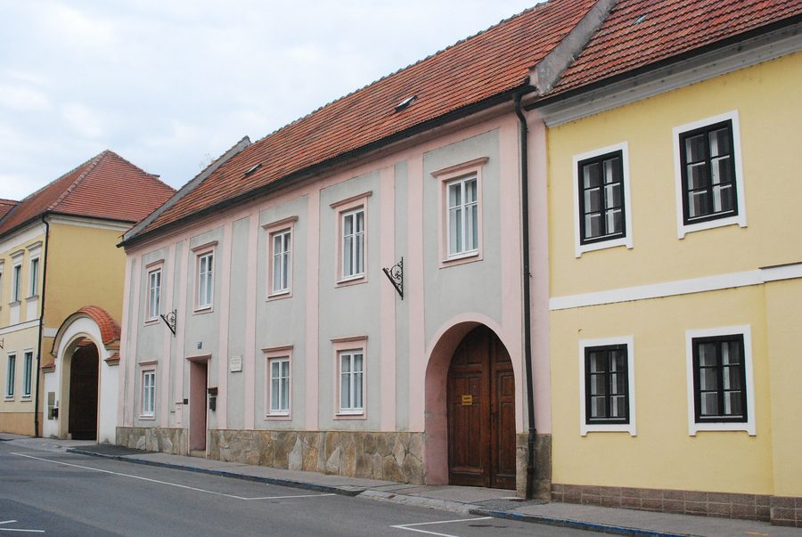 Residential building and historic town wall in Horn on Thurnhofgasse
