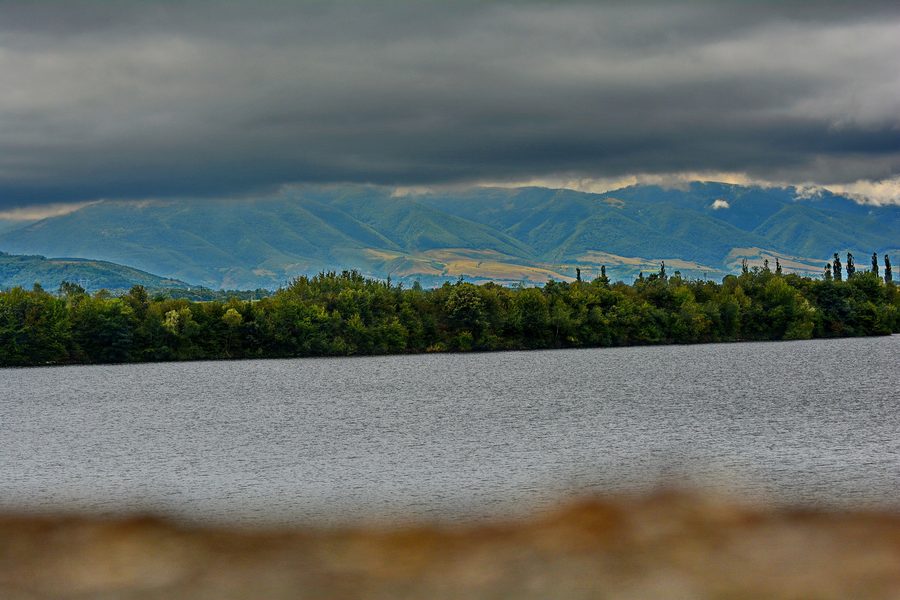 Reservoir and the Râul Mare in the landscape of Sântămăria-Orlea