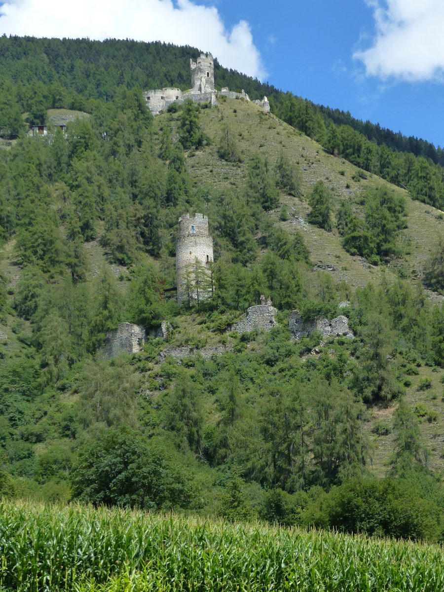 View of the Reichenberg and Rotund ruins in Taufers in Val Müstair