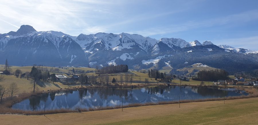 Dittligsee with the Stockhorn range in the background