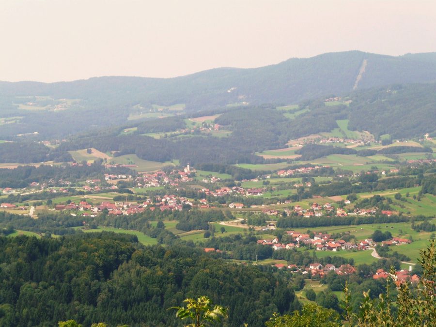 Lalling in the Lallinger Winkel with wooded hills and a rural setting