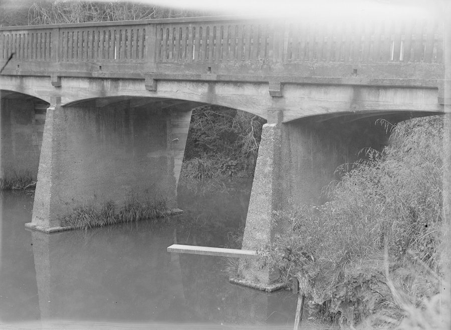 Concrete bridge over the Mahurangi River in Warkworth