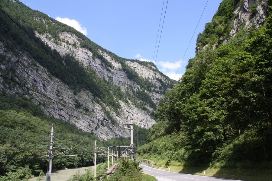 The Salzachöfen gorge with road and railway line