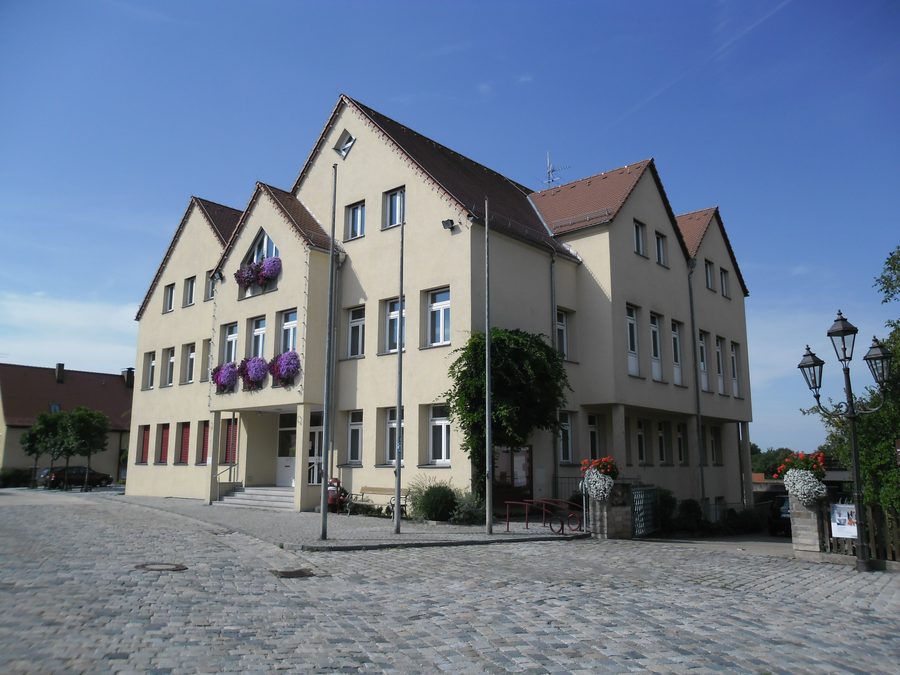 Town hall on the market square in Roßtal