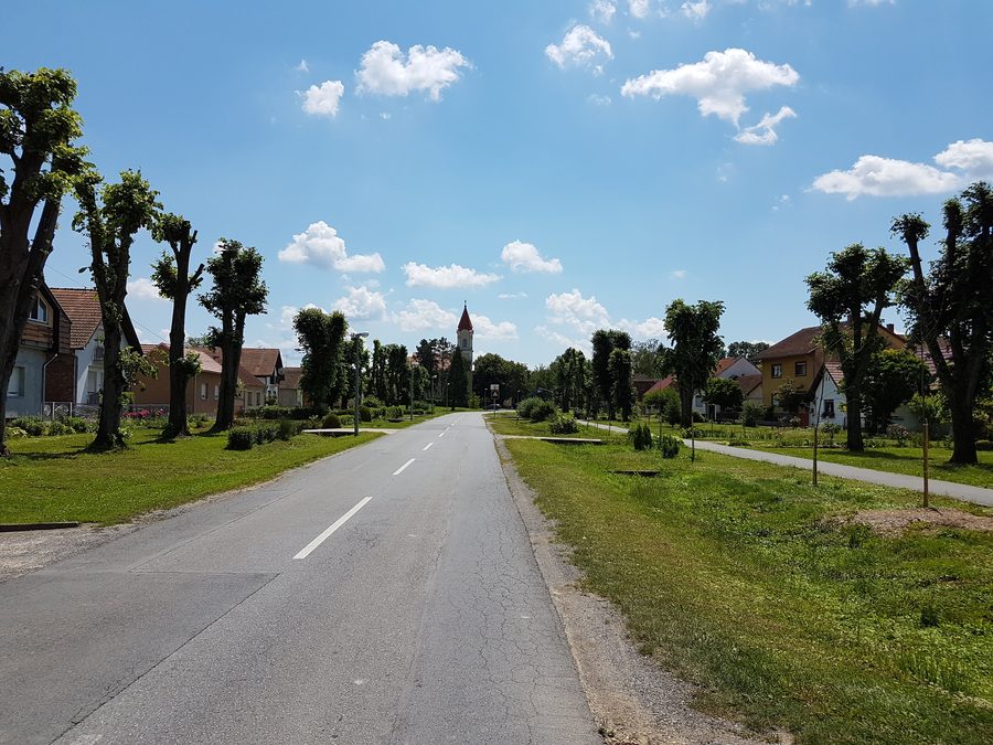 Entrance to Špišić Bukovica with a view of the Church of St. John the Baptist
