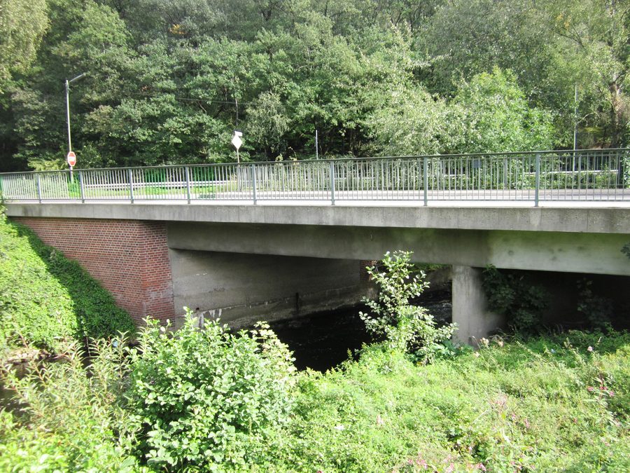 Road bridge over the Inde near Röhe in Eschweiler