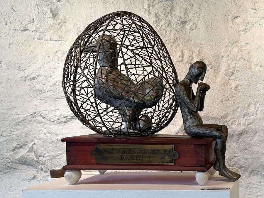 Poetic machine „At the beginning was the egg ..?“ in the Paul Gugelmann Museum