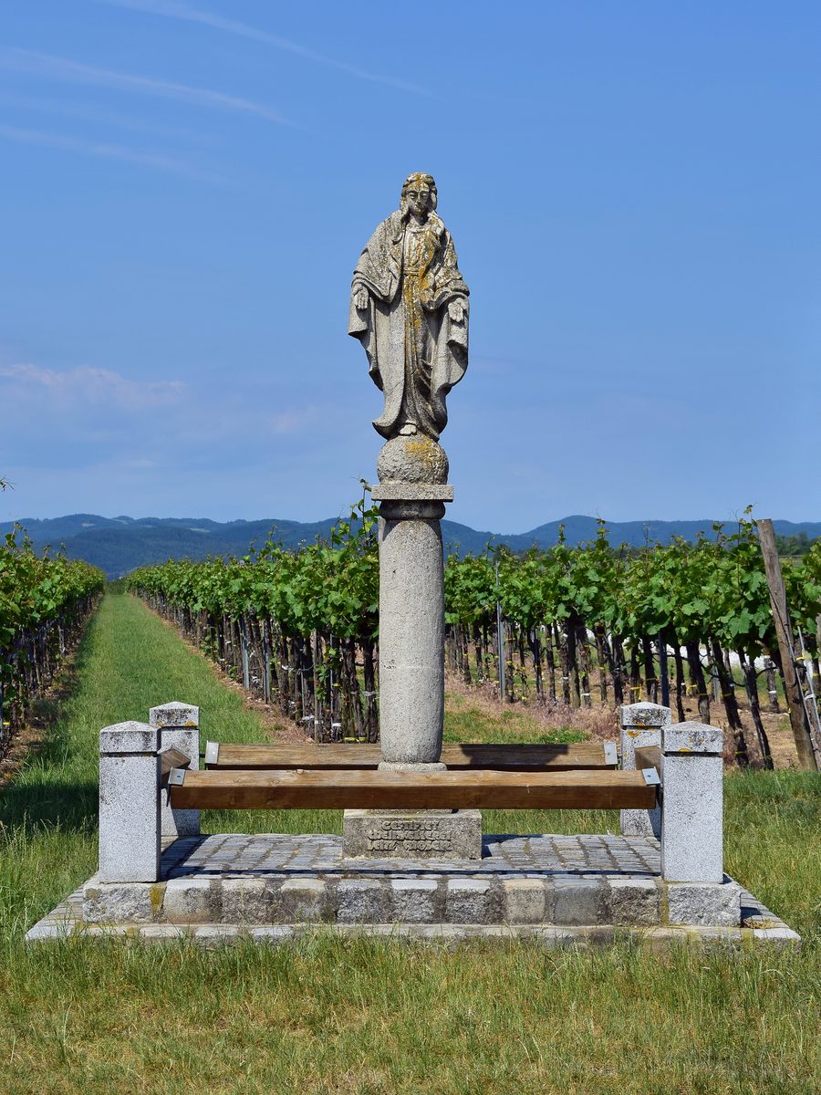 Statue in a vineyard near Rohrendorf bei Krems
