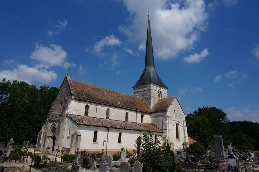 View of the church in Écury-sur-Coole