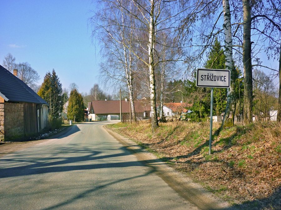 Approach to StřÞovice near Kunžak in the rolling landscape of South Bohemia