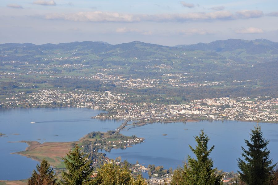 Rapperswil-Jona, Lake Zurich, and the seed causeway from above