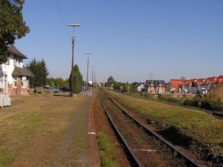 Niederdorfelden station on the Niddertalbahn with semaphore signals