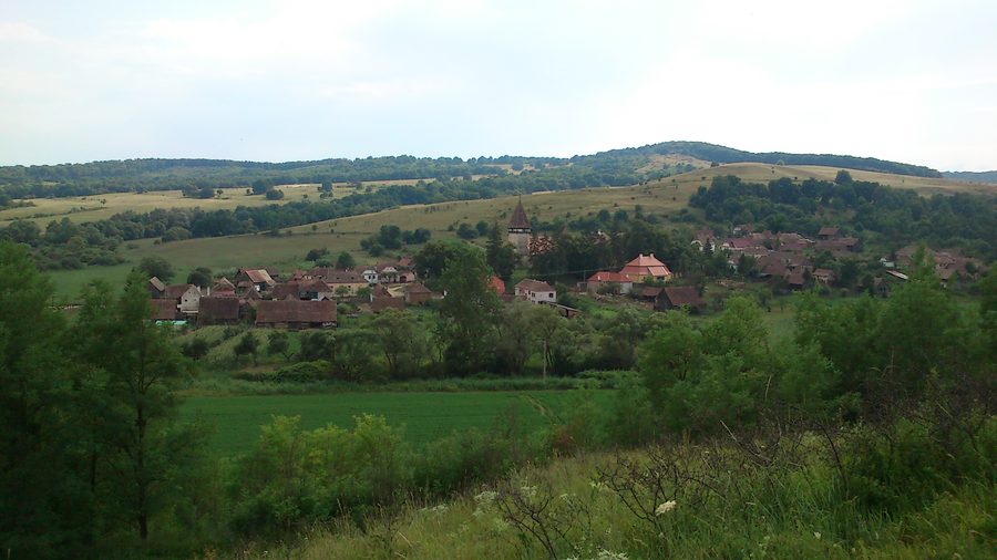 Veseud from the northeast with a rural setting