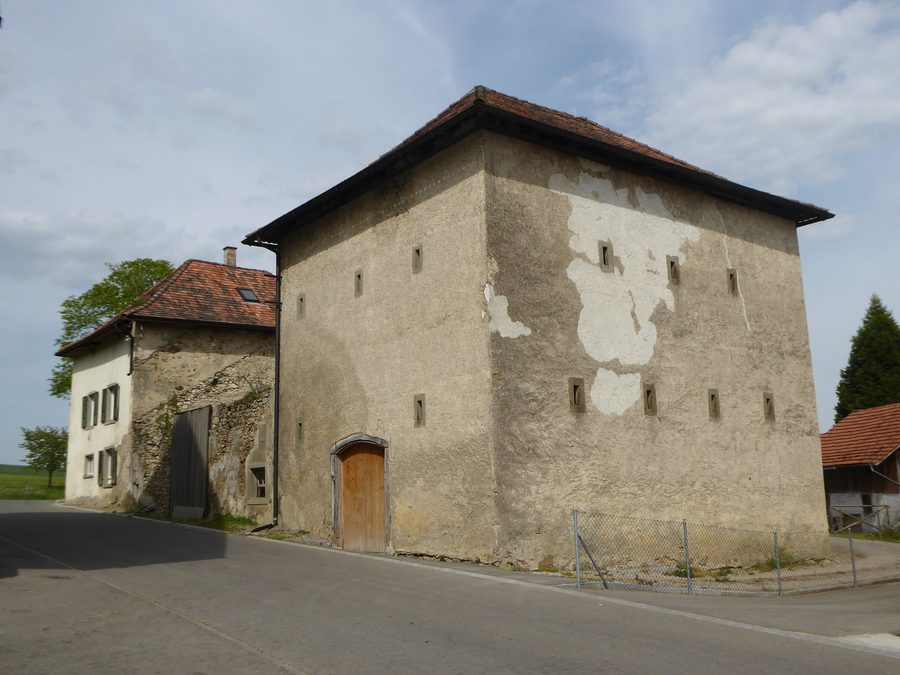 Tithe barn and residential house in Wilen