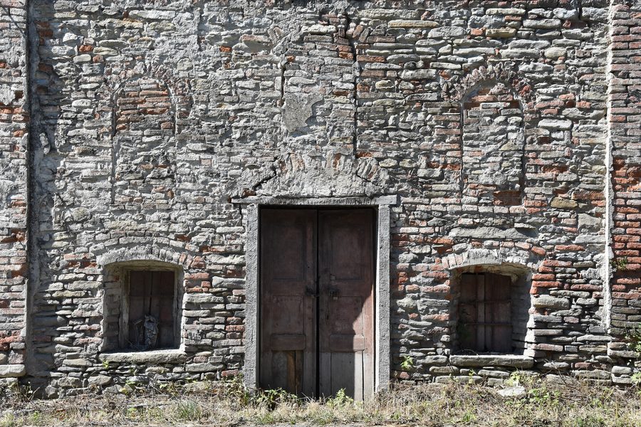Ruined chapel in Montabone, in the province of Asti