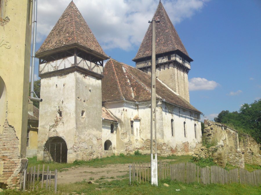 Evangelical fortified church of Veseud near Chirpăr