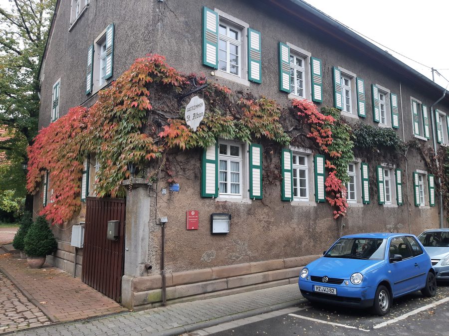 St. Alban Court in Tränkgasse in Undenheim