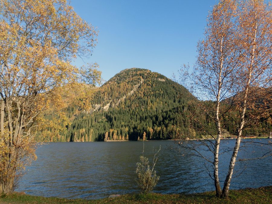 Lake Davos with Seehorn and the surrounding alpine mountain landscape