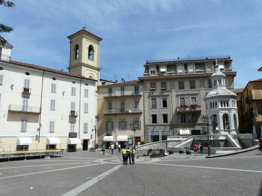 La Bollente and Piazza della Bollente in Acqui Terme, Piedmont