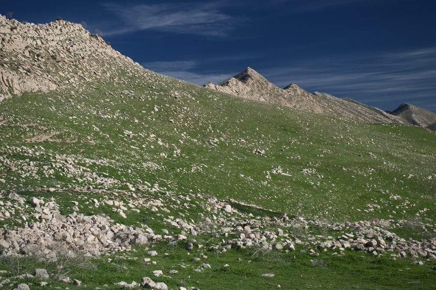 Mountain landscape near Dween in the Shaqlawa District with river, hills, and mountains.
