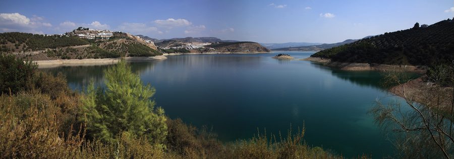 Panoramic view of the Iznájar reservoir in Córdoba