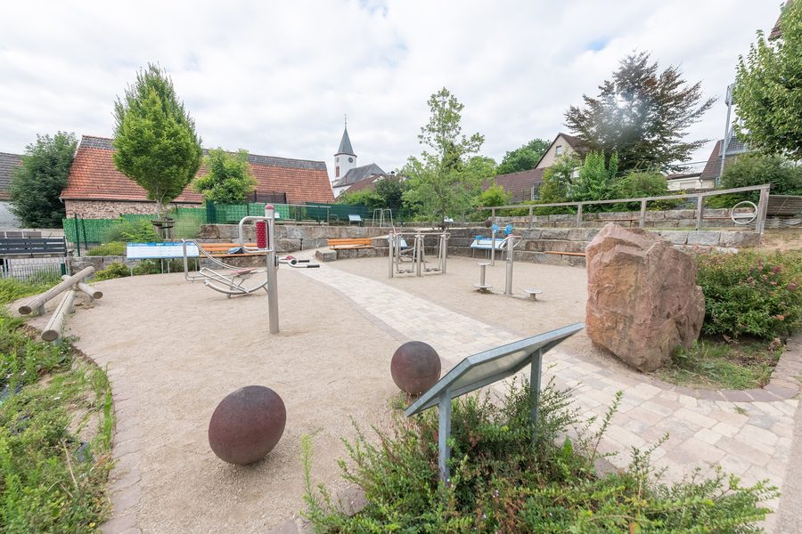 Multi-generation square in Reichartshausen
