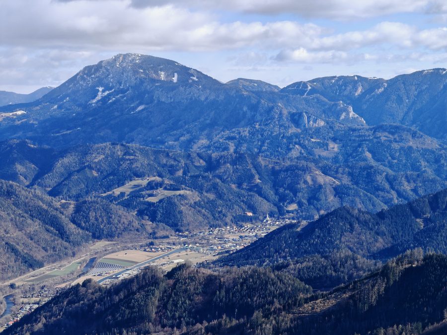 View from the Brucker Hochanger across the Mur to Pernegg and the Hochlantsch