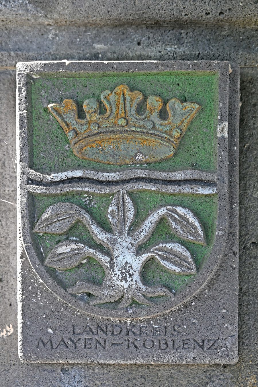 Königsstuhl in Rhens with the coat of arms of the Mayen-Koblenz district