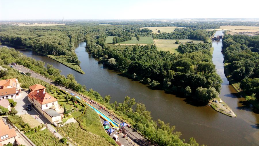 The confluence of the Vltava and Elbe near Mělník, with riverbank and vineyards.