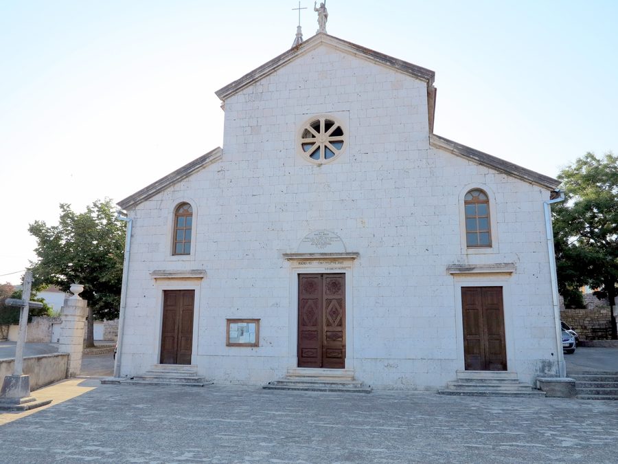 Catholic church with church tower in Gornje Selo on the island of Å olta