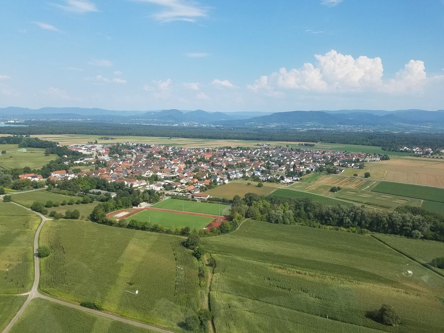 Aerial view of Hügelsheim from the west with the surroundings of the Upper Rhine Plain