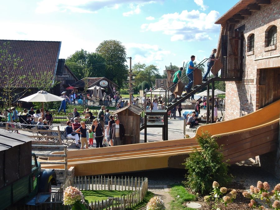 Karls Erlebnis-Dorf Warnsdorf, a family-oriented adventure and farm attraction