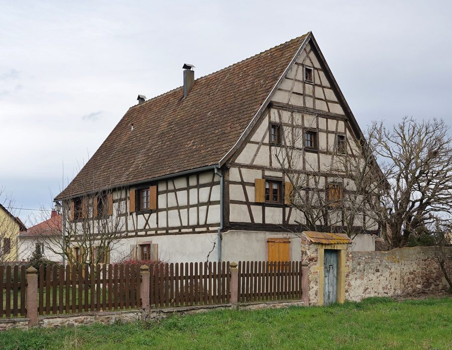 Historic farmhouse in Rue des Vignes in Niederhergheim in Alsace