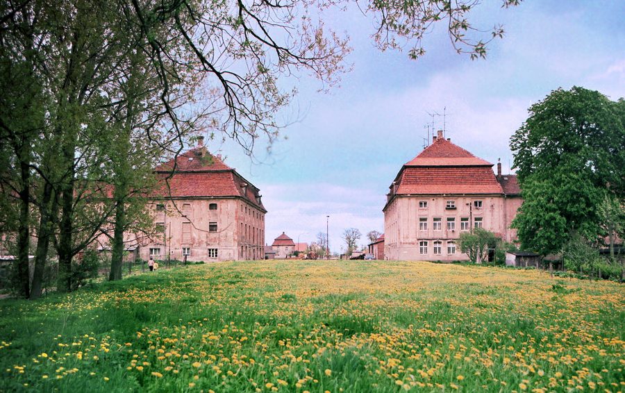 Remains of the former castle complex in Faulenrost with two side wings