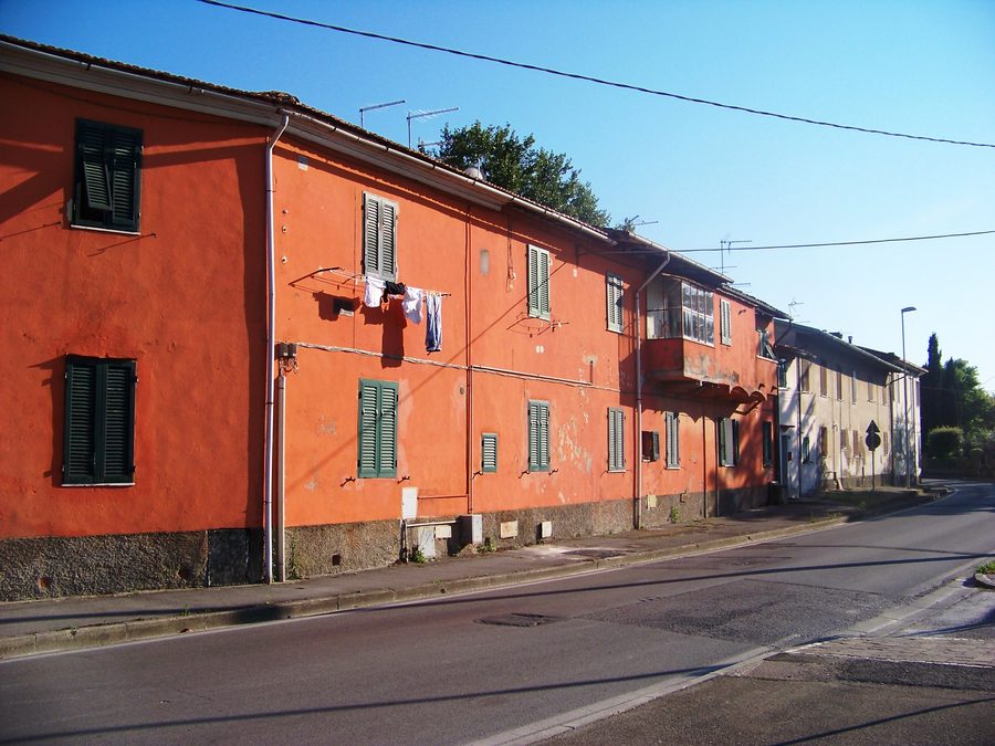 Houses along a municipal road in Santa Lucia near Pontedera (Pisa)