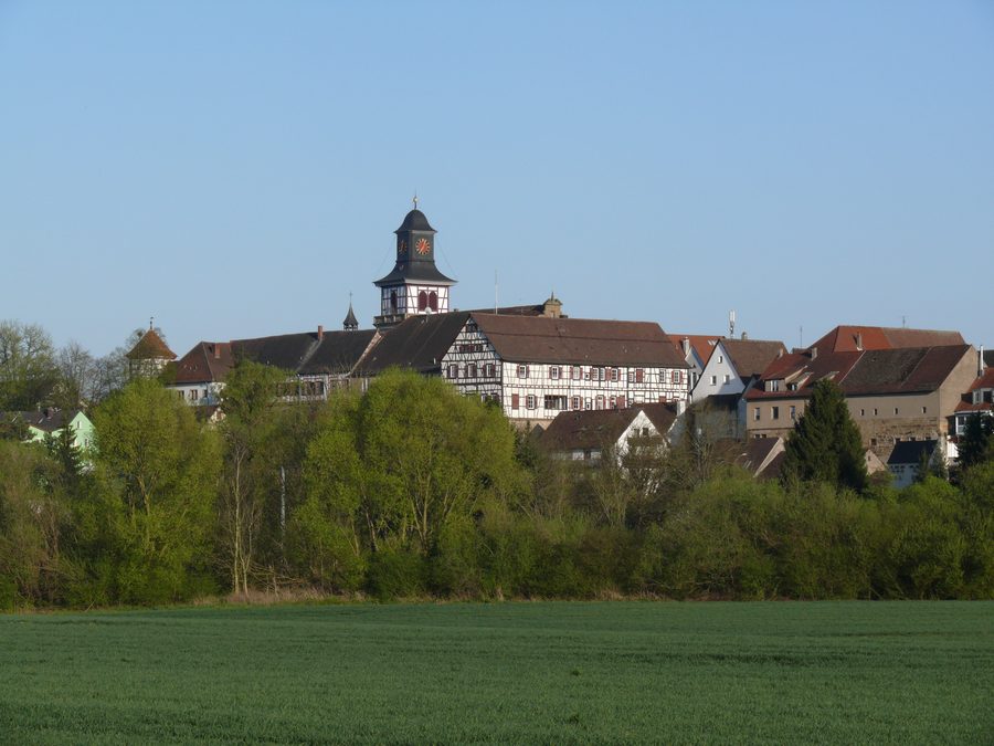 View across the Kocher to the old town of Neuenstadt am Kocher with the Upper Gate Tower and the castle