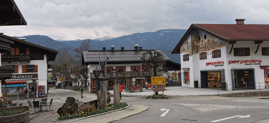 Road junction with a wooden fountain in the center of Reit im Winkl