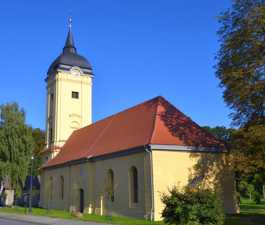 Village church in Prötzel with a Baroque tower and nave