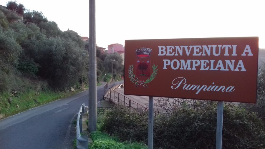 Sign at the start of the built-up area of Pompeiana, arriving from Castellaro