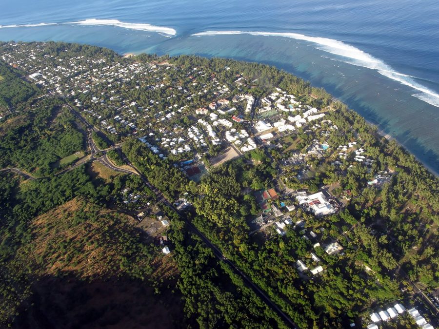 Beach and lagoon near Saint-Gilles-les-Bains on Réunion