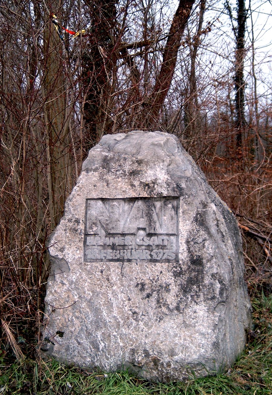 Memorial stone with the inscription „NAI HÄMMER GSAIT! 18. FEBRUAR 1975“ in Wyhl