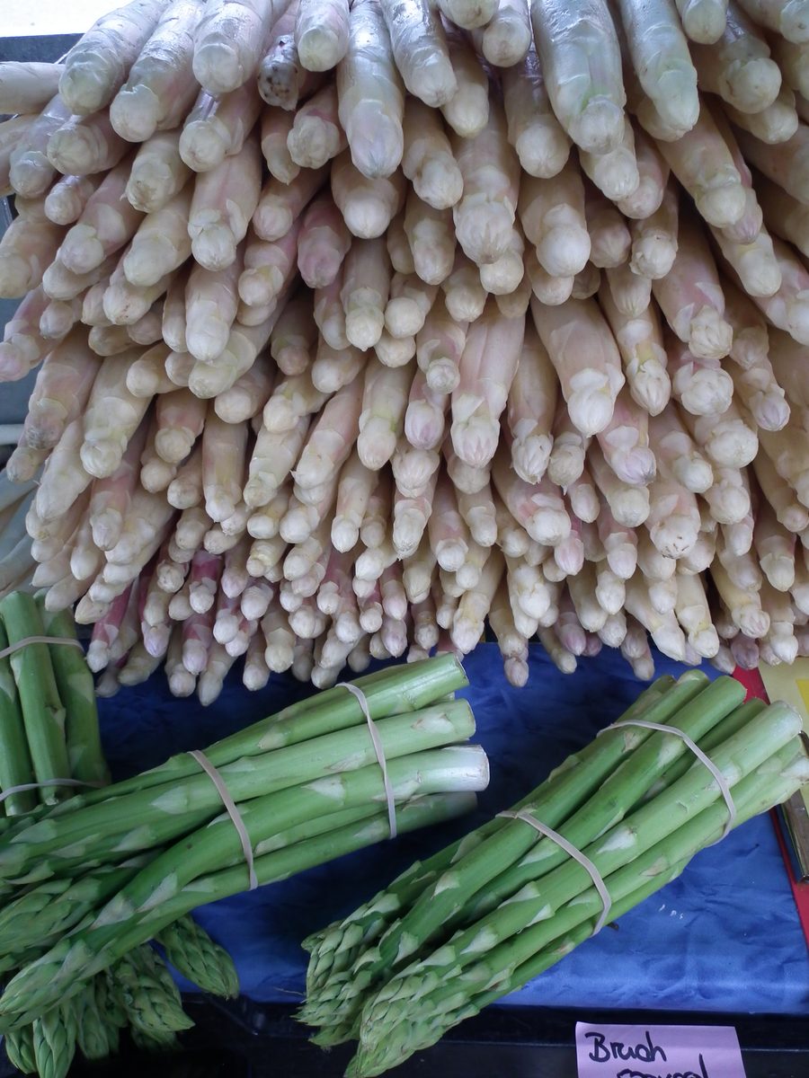 White and green asparagus from Schwetzingen