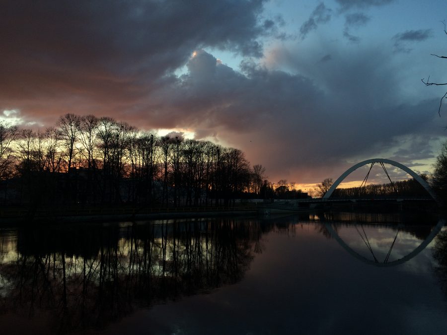 The Emajõgi in Tartu with the riverbank and cityscape