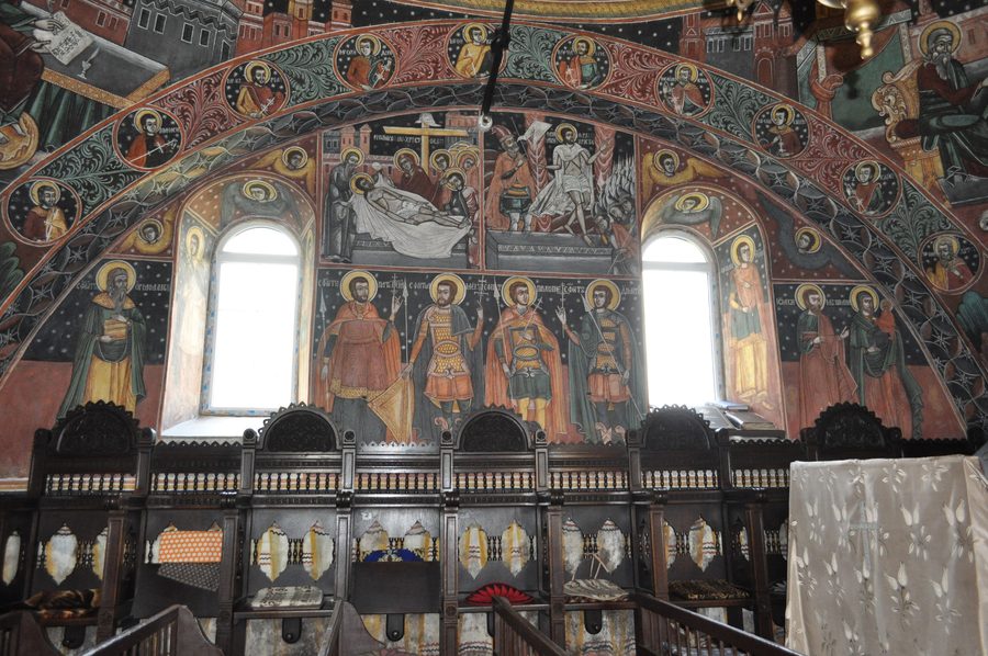 The Adormirea Maicii Domnului church in the village of Arpașu de Sus