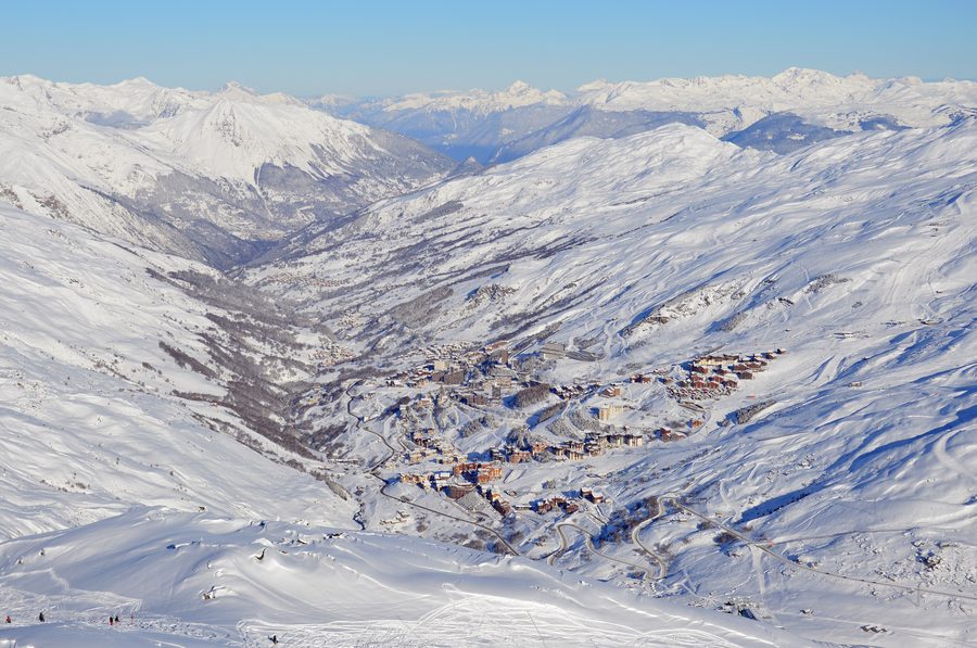 Winter overview of Les Menuires and the Belleville Valley with smaller hamlets and an alpine mountain landscape
