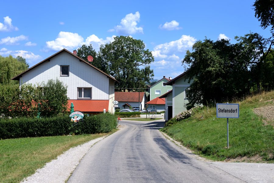 Southwestern village entrance of Stefansdorf in the municipality of Michaelnbach