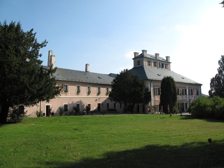 Ratibořice Castle in the vicinity of Lhota pod Hořičkami