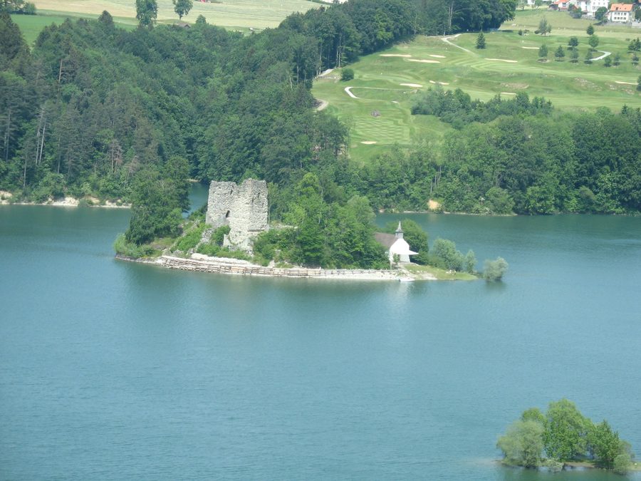 Île d’Ogoz with medieval towers and chapel in Lake Gruyère