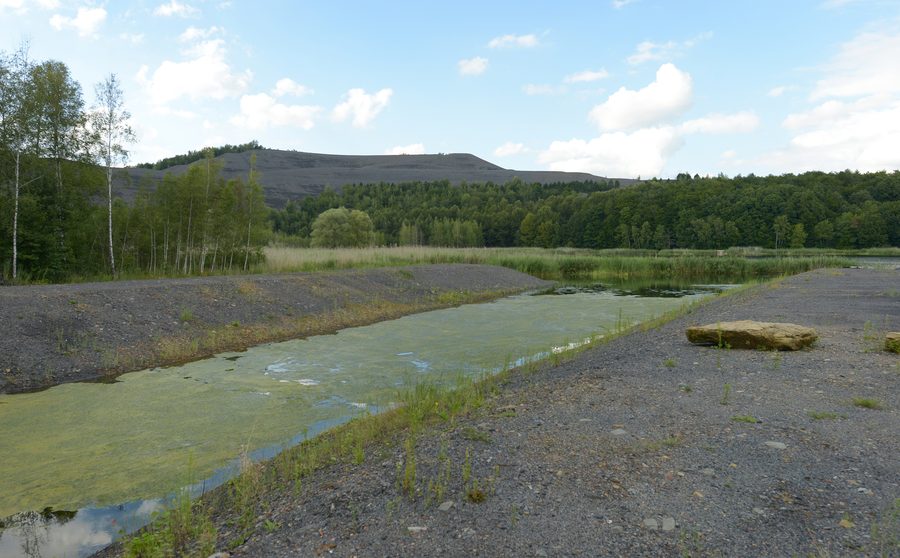 View over the Kohlbachtalweiher pond to the Göttelborn spoil tip near Quierschied in the Regional Association of Saarbrücken