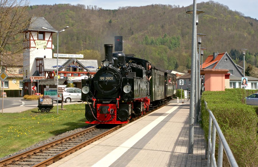 Special train of the Harz narrow-gauge railway with steam locomotive at Ilfeld Schreiberwiese stop